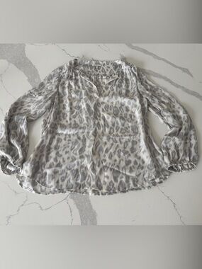Joie size Small Light Gray Leopard-Print Long Sleeve 100% Silk Blouse